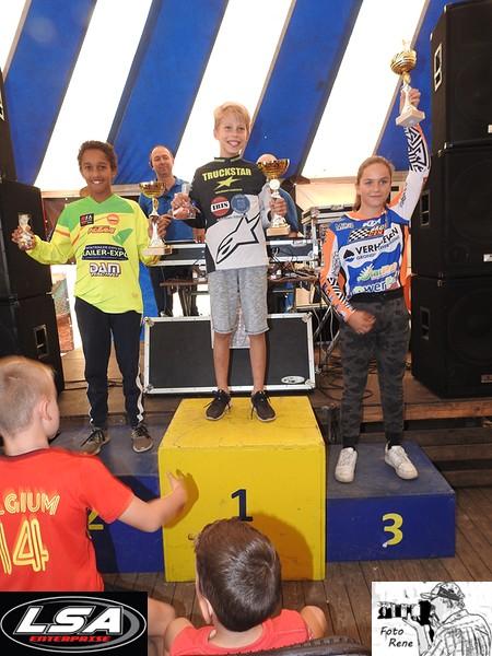 podium (8)-broechm